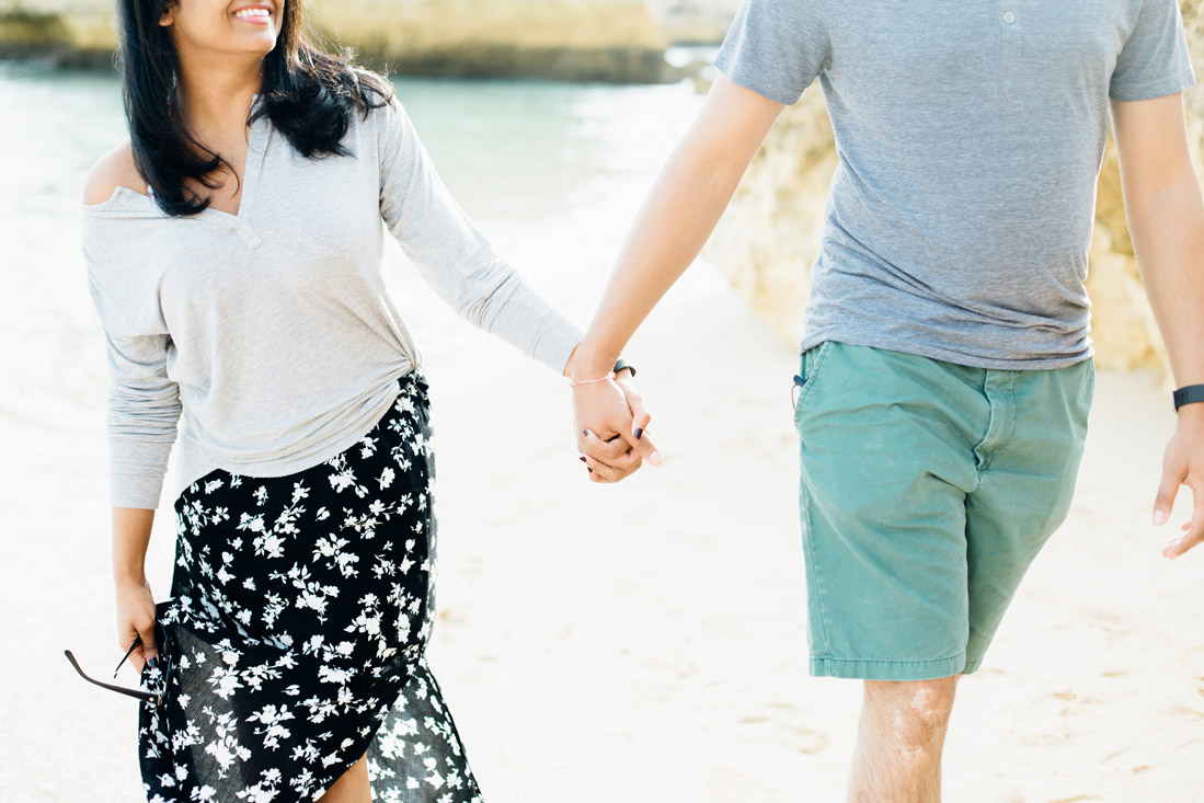 Fine Art Algarve Portugal photographer fotograaf fotografo wedding bruiloft trouwen casamento strand praia loveshoot engagement shoot engagementshoot praia da Marinha Carvoeiro Faro Lisboa Lisbon Lissabon Porto Nederlandse fotograaf in Portugal spreekt portugees romantisch romantic light airy photos fotoshoot