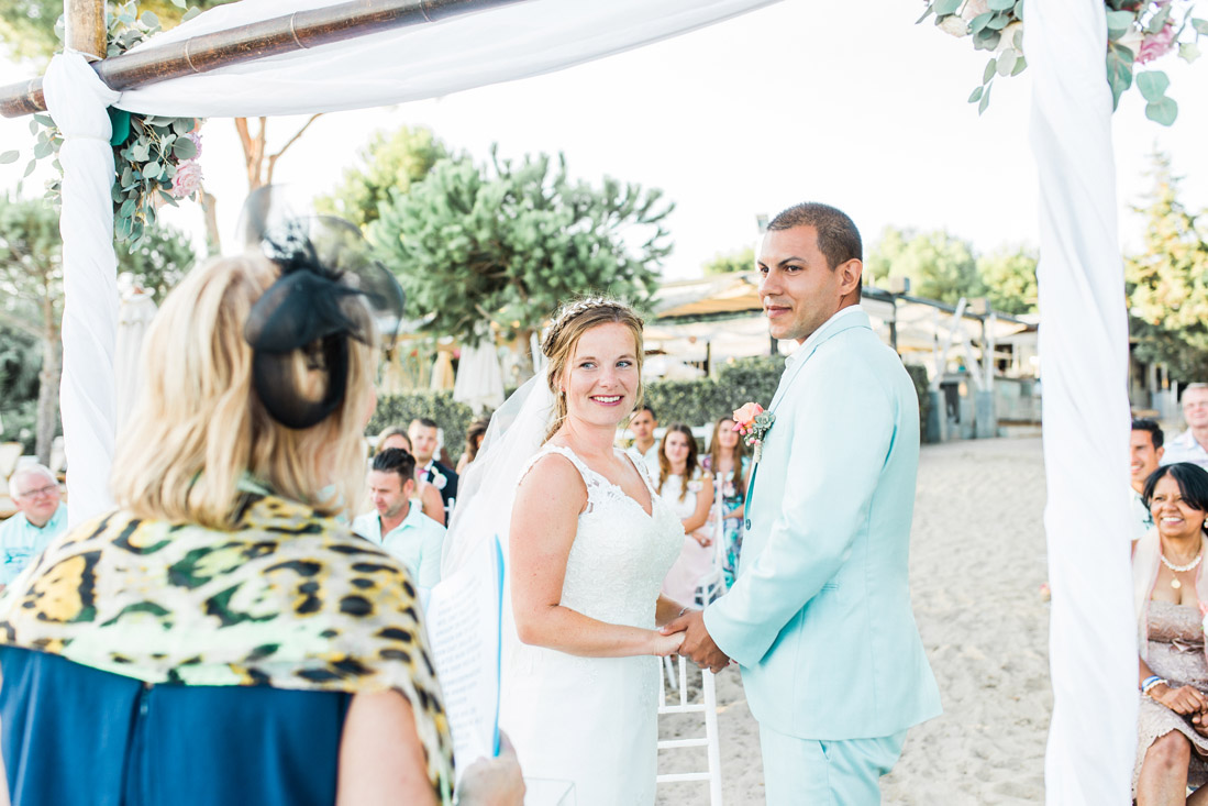 Fine art bruidsfotograaf bruiloft fotograaf wedding Ibiza Santa Eularia des Riu Spanje Wendy en Maurits fotograaf photographer wedding photographer strand huwelijk trouwen op Ibiza ceremonie op het strand Spain beach club weddingplanner wedding planner trouwen in het buitenland romantisch pastel lichte fotografie en videografie videograaf weddingclip trouwfilm huwelijksfilm film bruiloft bruiloftfilm videographer team