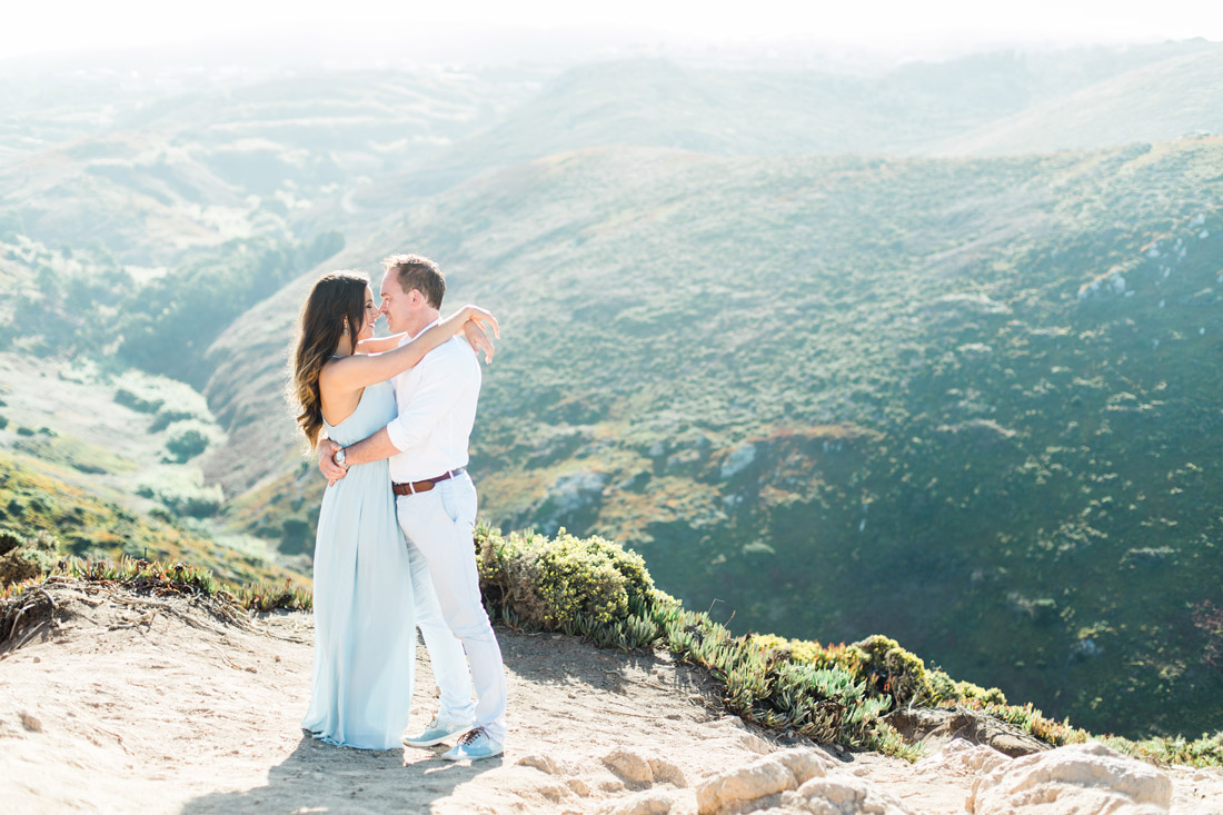 Portugal fine art photographer fotograaf Algarve Lissabon Cabo Roca Sintra Lisbon Lisboa buitenland engagement shoot loveshoot wedding bruiloft fotografo casamento praia coast rocks fotoshoot Dutch bruidsfotograaf fotografie esession e-session rotsen strand kust trouwen in Portugal Lissabon