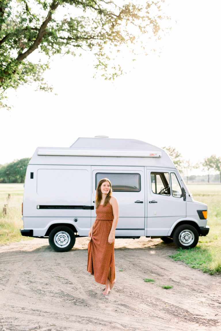 Milou van Ham Fotografie fine art fotograaf fotografe camper van campervan vanlife #vanlife fotoshoot photoshoot shoot photographer Nederland Dutch Spain Portugal travelling travelcouple traveller Mercedes 207d oud busje bus buitenland fotoreportage strand camping coach coaching mentor bedrijf business babe girlboss