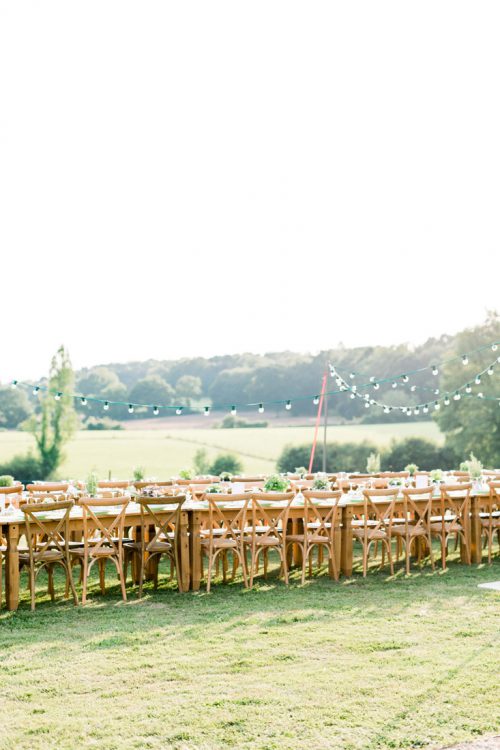 Fine art fotograaf photographer Milou van Ham Fotografie bruidsfotograaf Frankrijk Dordogne Charente France chateau de Lerse kasteel French castle wedding photography and videography videograaf photographe team lichte stijl romantisch zonsondergang styling weddingplanner België huwelijk huwelijksfotograaf trouwen in het buitenland destination wedding mariage Perignac Angouleme romantic chic pool lavender getting married shoot photoshoot dinner diner buiten lampjes houten stoelen