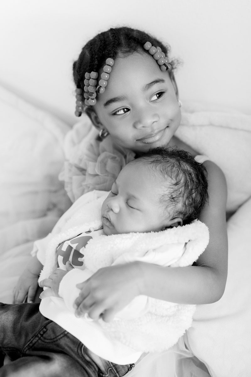 Newborn shoot Amsterdam new born Fotoshoot fotograaf Milou van Ham Fotografie baby session photography the Netherlands lichte foto's multiracial mixed baby in Noord Holland fine art light and airy film photographer black and white photos Haarlem Utrecht