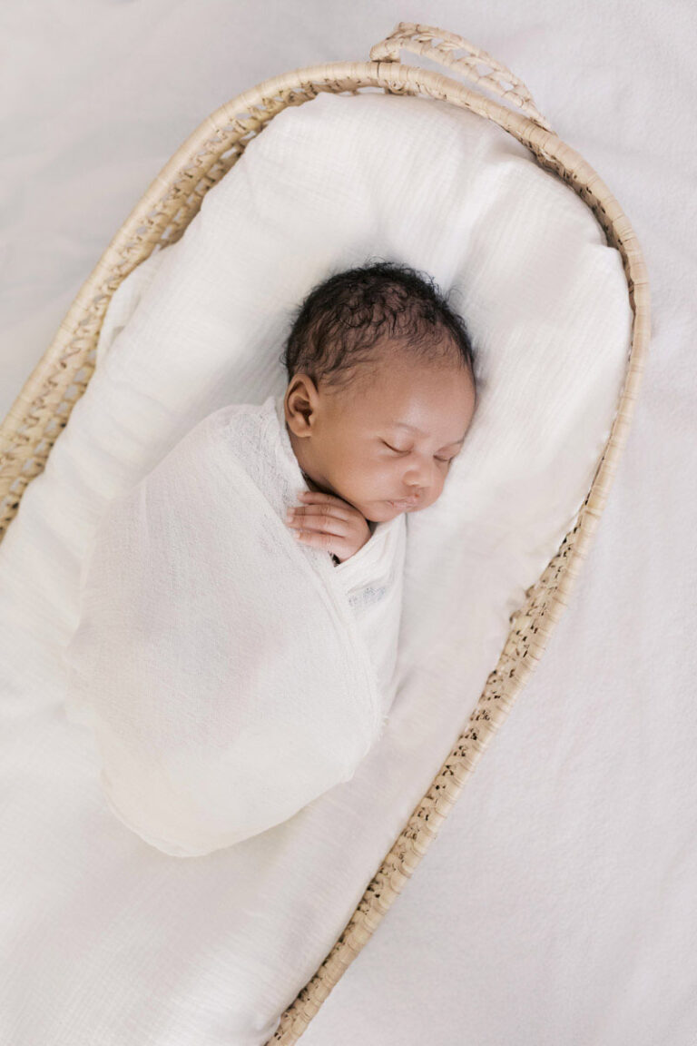 Newborn shoot Amsterdam new born Fotoshoot fotograaf Milou van Ham Fotografie baby session photography the Netherlands lichte foto's multiracial mixed baby in Noord Holland fine art light and airy film photographer black and white photos Haarlem Utrecht