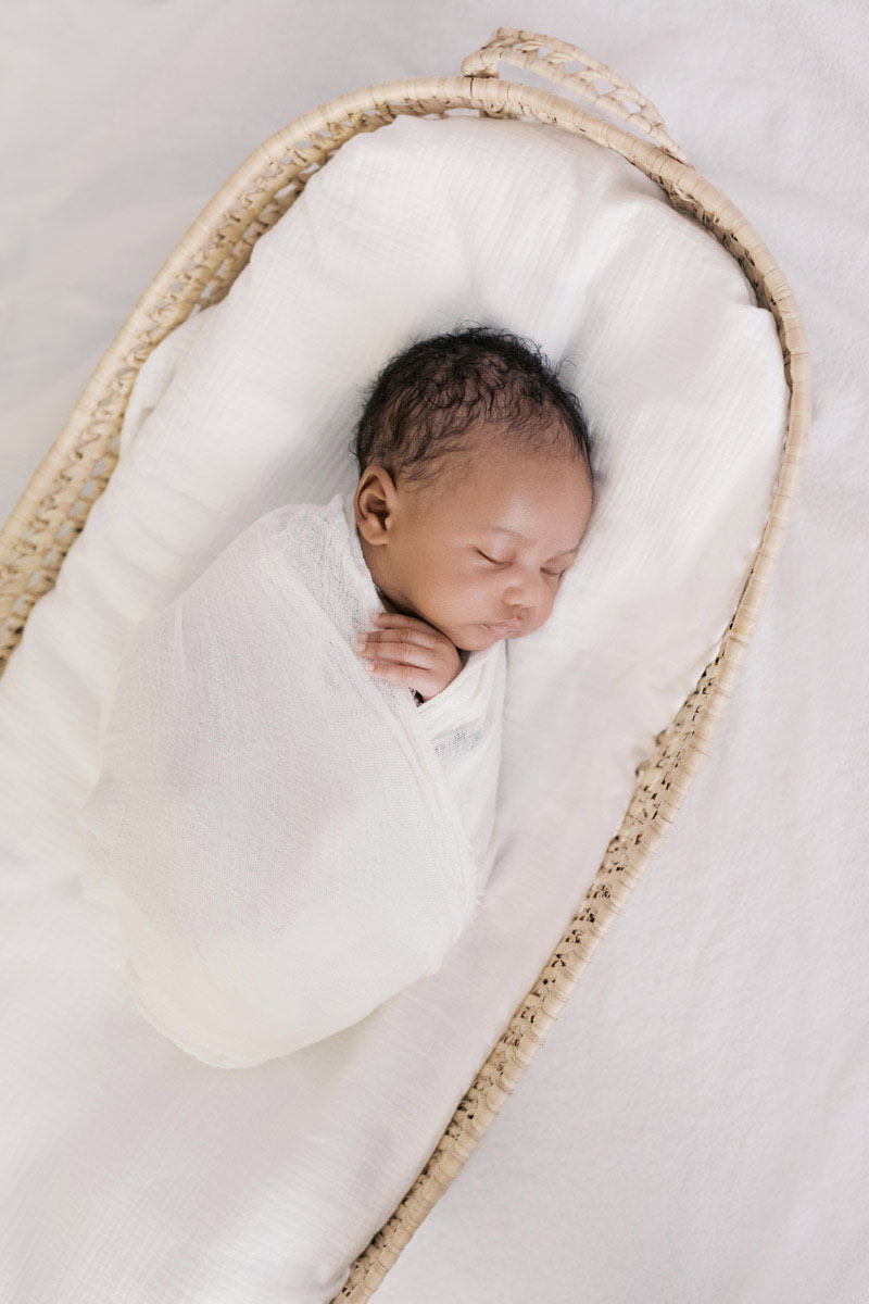 Newborn shoot Amsterdam new born Fotoshoot fotograaf Milou van Ham Fotografie baby session photography the Netherlands lichte foto's multiracial mixed baby in Noord Holland fine art light and airy film photographer black and white photos Haarlem Utrecht