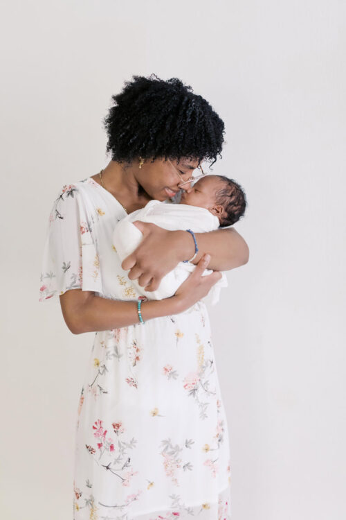 Newborn shoot Amsterdam new born Fotoshoot thuis fotograaf Milou van Ham Fotografie baby session photography the Netherlands lichte foto's multiracial mixed baby in Noord Holland fine art light and airy film photographer black and white photos Haarlem Utrecht