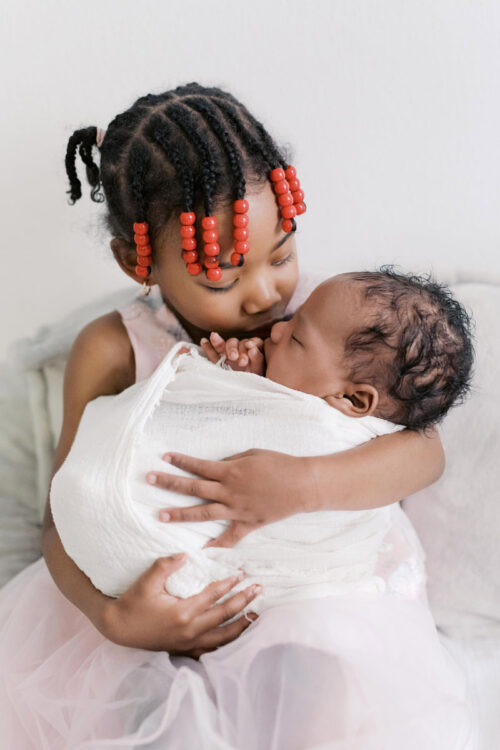 Newborn shoot Amsterdam new born Fotoshoot fotograaf Milou van Ham Fotografie baby session photography the Netherlands lichte foto's multiracial mixed baby in Noord Holland fine art light and airy film photographer black and white photos Haarlem Utrecht