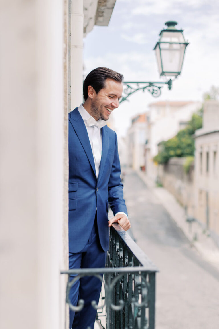 Wedding Forte da Cruz Lisbon Portugal destination wedding photographer for casamento Lisboa American couple getting married in Europe with Dutch light and airy photographer who speaks English and Portuguese