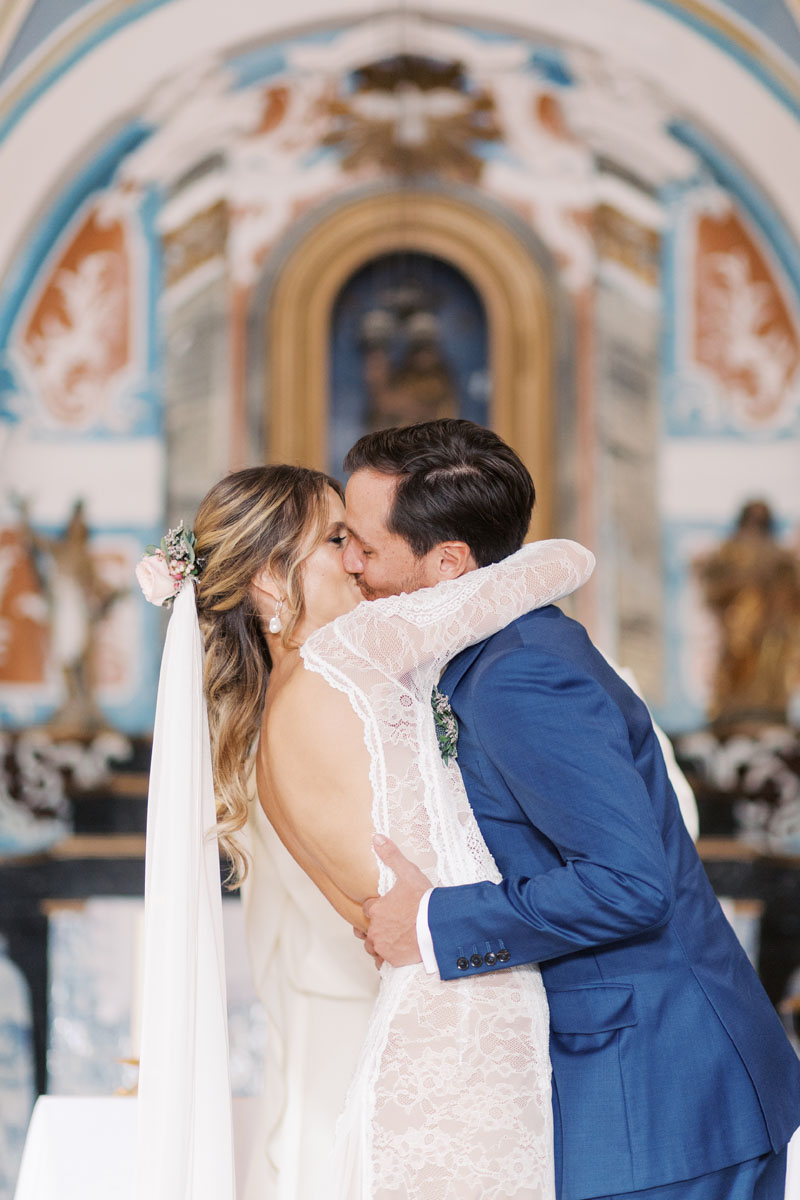 Wedding Forte da Cruz Lisbon Estoril Portugal destination wedding photographer for casamento Lisboa American couple getting married in Europe with Dutch light and airy photographer who speaks English and Portuguese