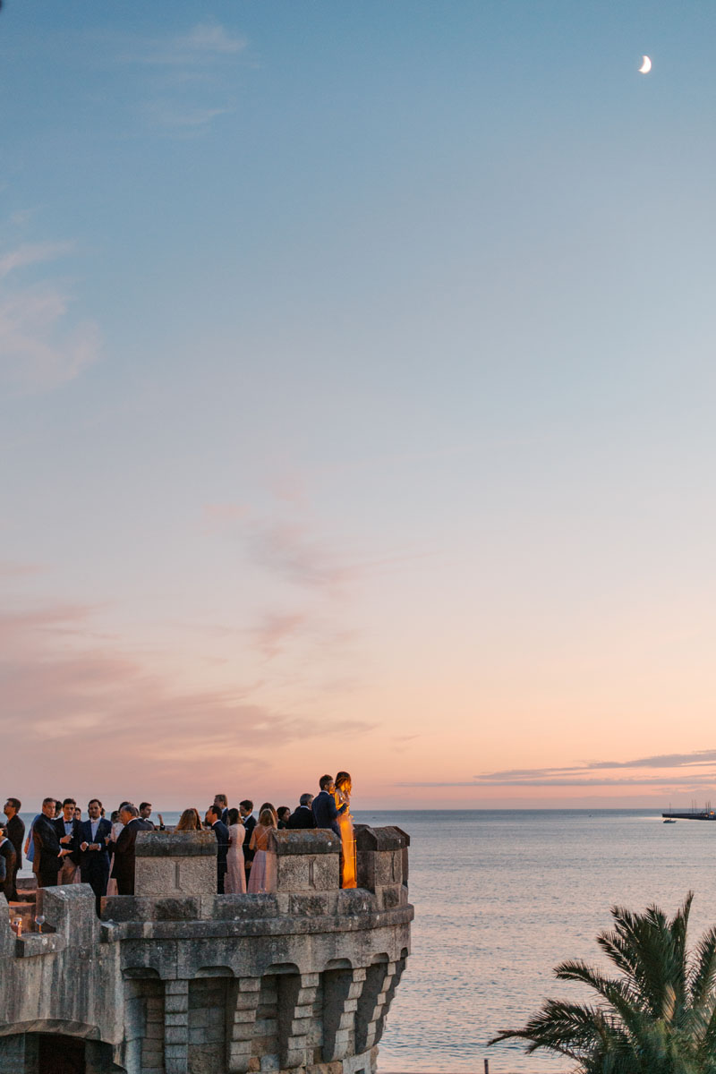 Castle Wedding Forte da Cruz Lisbon Estoril Portugal destination wedding photographer for casamento Lisboa American couple getting married in Europe with Dutch light and airy photographer who speaks English and Portuguese
