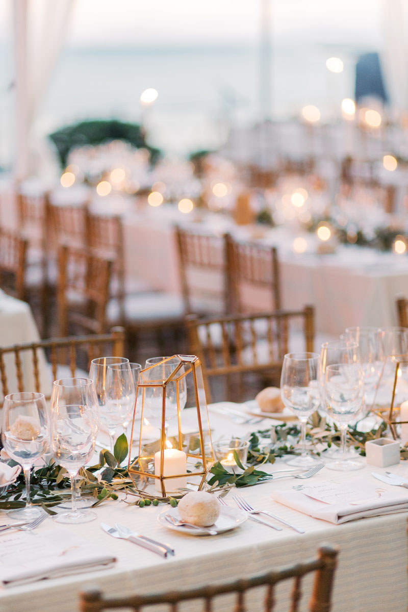 Dinner setting Wedding Forte da Cruz Lisbon Estoril Portugal destination wedding photographer for casamento Lisboa American couple getting married in Europe with Dutch light and airy photographer who speaks English and Portuguese